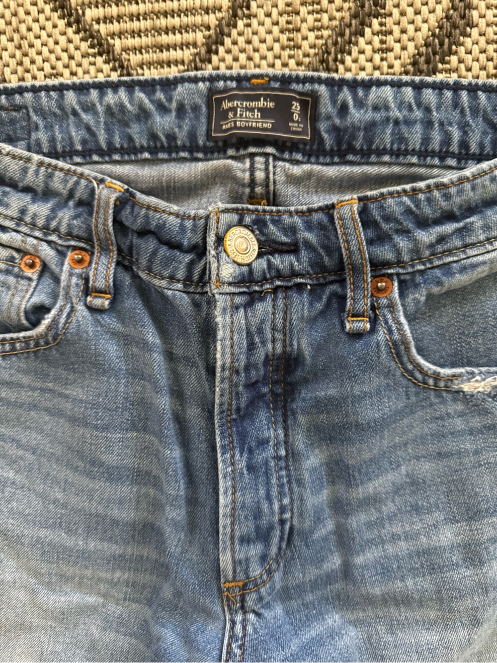 Abercrombie & Fitch Cropped Jeans Cuffed Ankles Boyfriend Low Rise Mid Rise - Picture 2 of 3